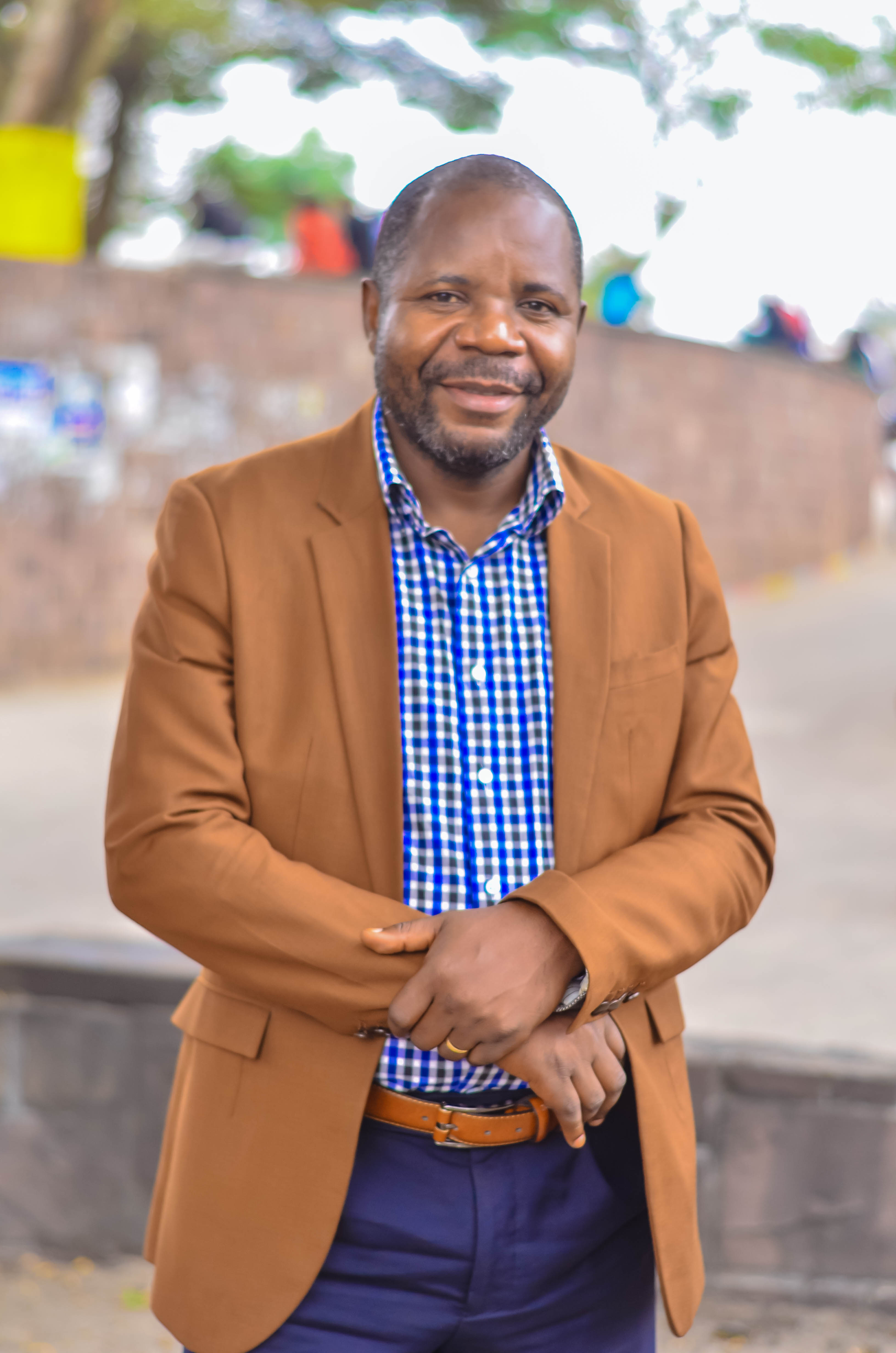 Photo de profil de Prof. Dr. Mayala Lemba Francis, Chercheur Principal au CRIDUPN, expert en Sciences de l'Éducation